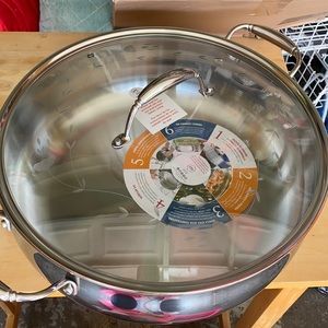 Princess House pot and is 14 quarts ! Very nice